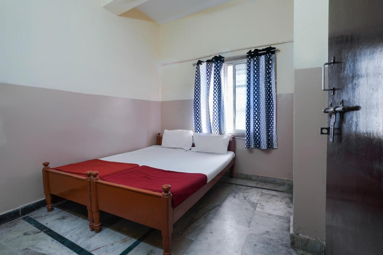 Spot On Sri Sai Lohith Lodge Near Snow World Secunderabad Bagian luar foto