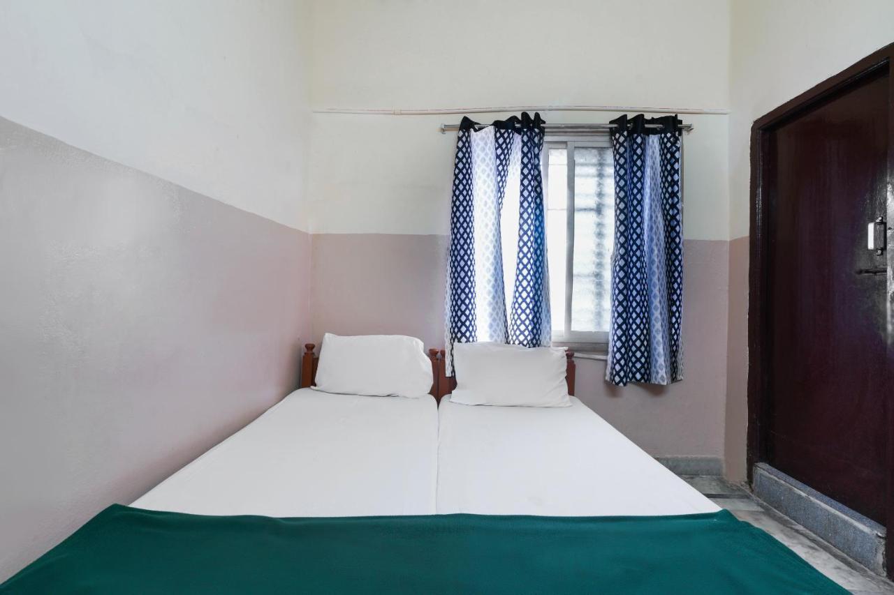 Spot On Sri Sai Lohith Lodge Near Snow World Secunderabad Bagian luar foto