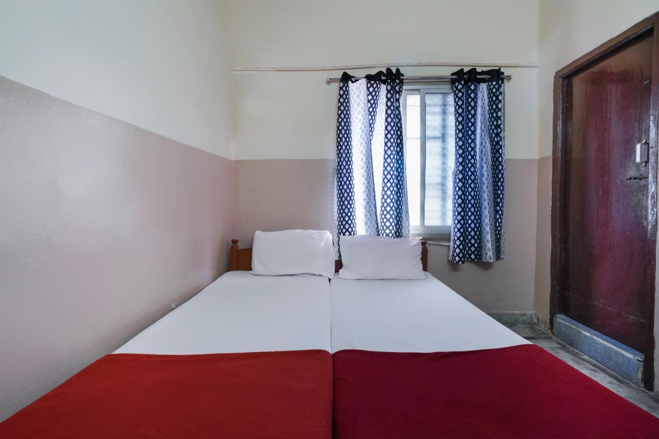 Spot On Sri Sai Lohith Lodge Near Snow World Secunderabad Bagian luar foto