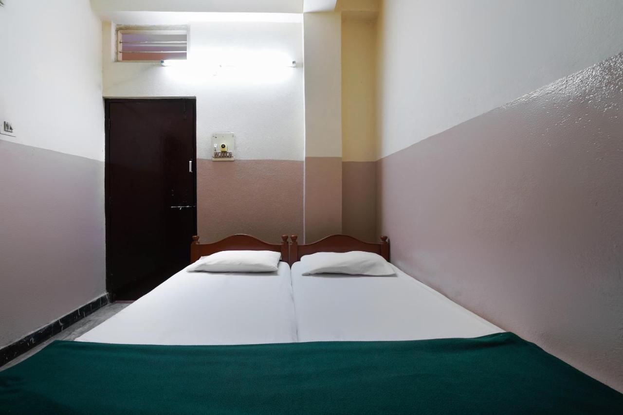 Spot On Sri Sai Lohith Lodge Near Snow World Secunderabad Bagian luar foto