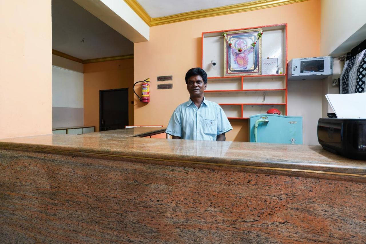 Spot On Sri Sai Lohith Lodge Near Snow World Secunderabad Bagian luar foto