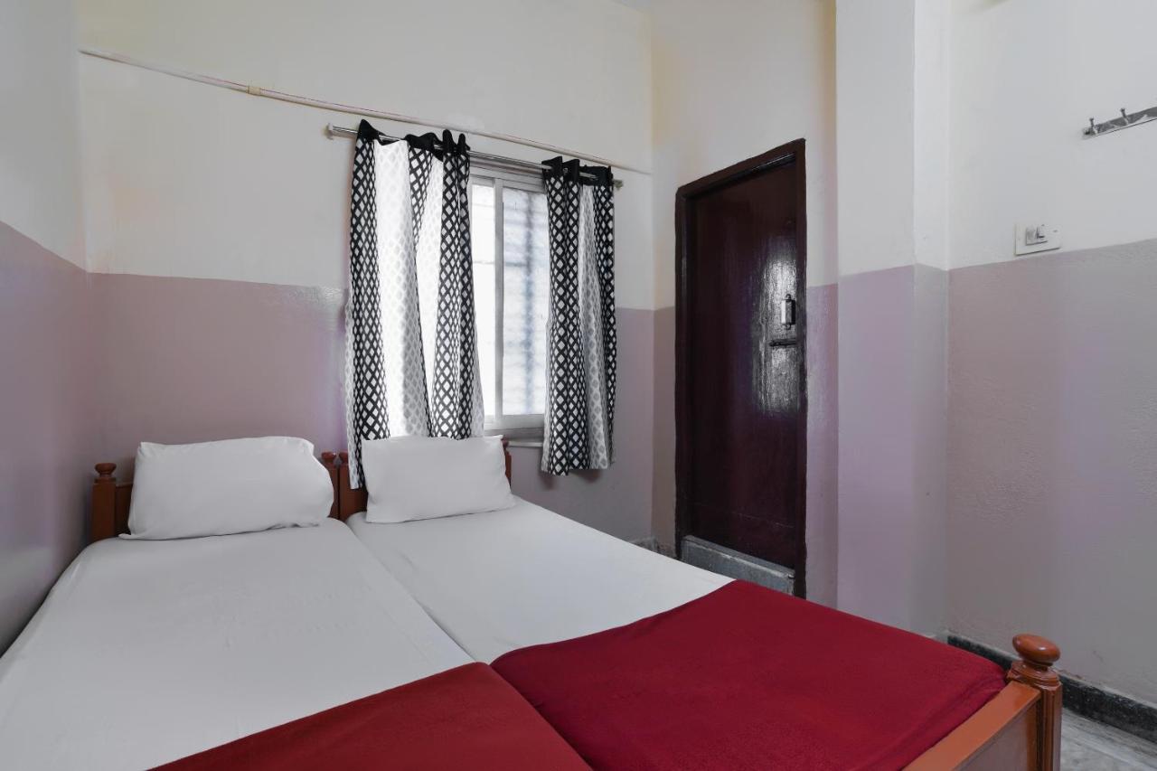Spot On Sri Sai Lohith Lodge Near Snow World Secunderabad Bagian luar foto