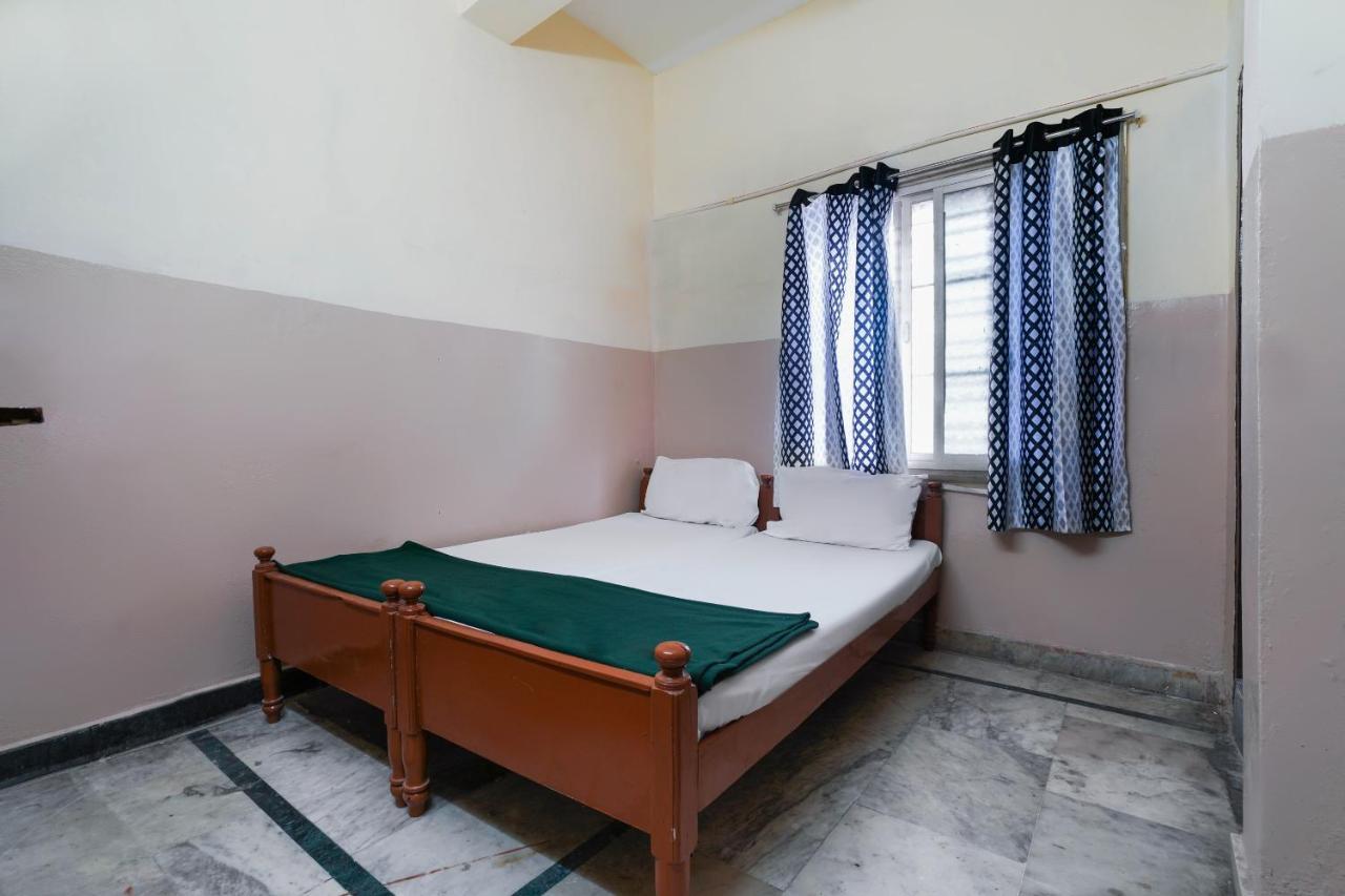 Spot On Sri Sai Lohith Lodge Near Snow World Secunderabad Bagian luar foto